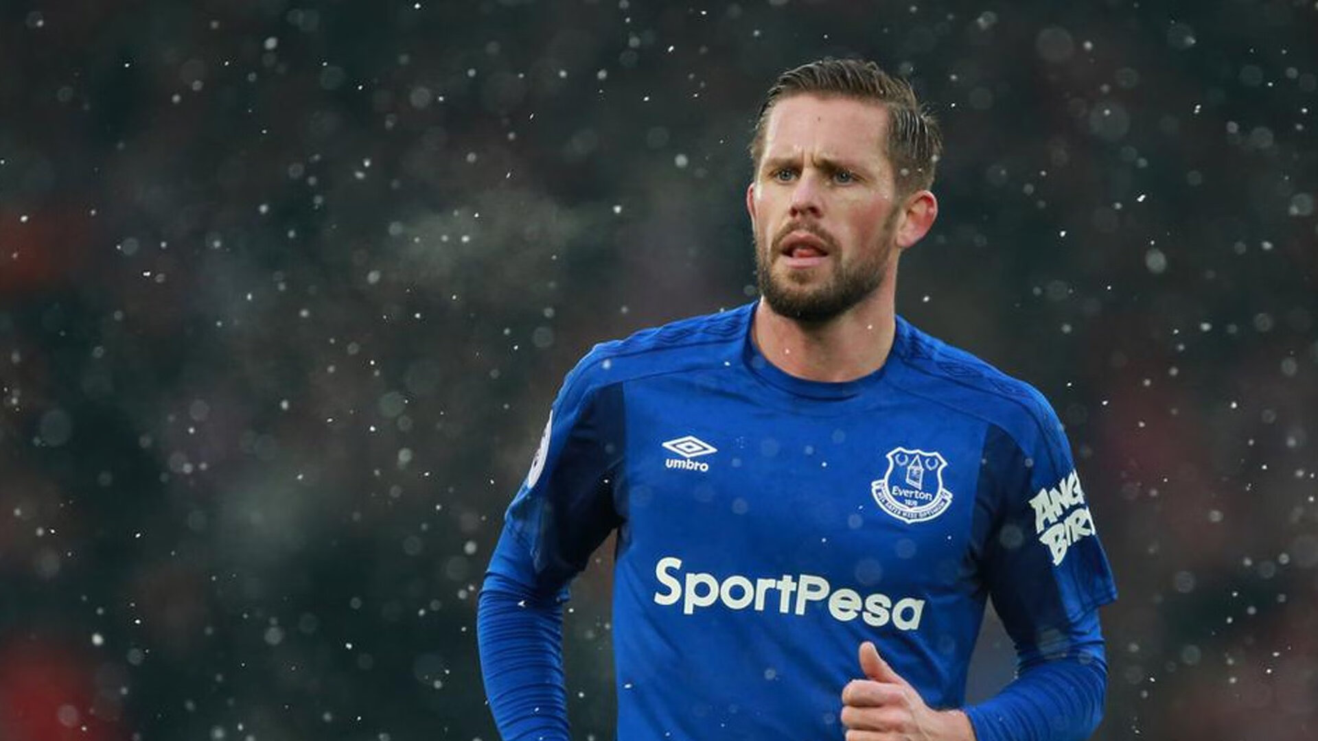 利物浦采用高压战术，逆转赢得关键比赛，利物浦的战术